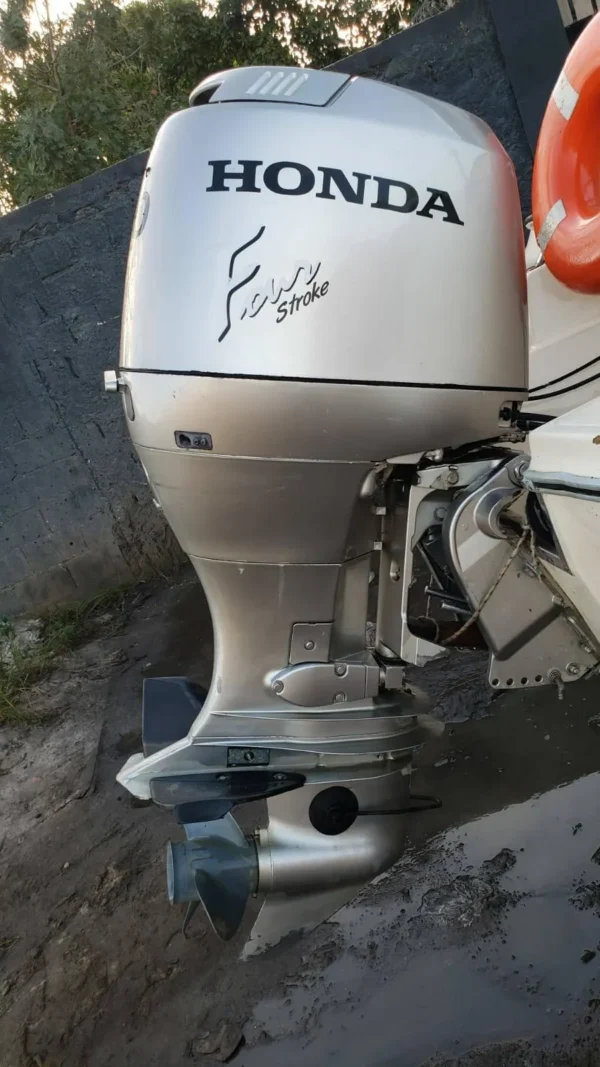 1999 Honda 90 HP 4 Cylinder Carbureted 4 Stroke 20″ (Long Shaft) Outboard Motor