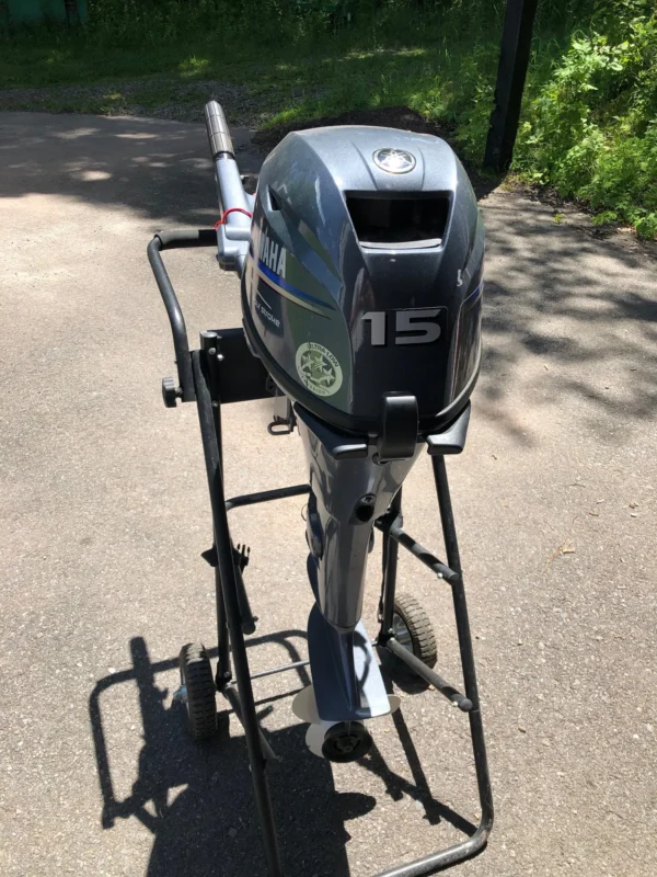 2010 Yamaha 15 HP 2 Cylinder 4 Stroke 15″ Tiller Outboard Motor