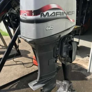 1985 Mariner 40 HP 2 Cylinder Carbureted 2 Stroke 15″ (Short Shaft) Tiller Outboard Motor