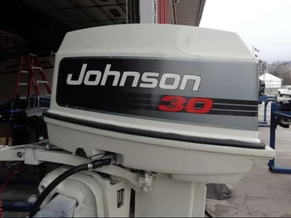 1986 Johnson 30 HP 2 Cylinder Carbureted 2 Stroke 20″ (Long Shaft) Tiller Outboard Motor