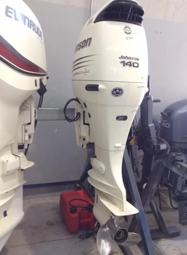 2003 Johnson/Suzuki 140 HP 4 Cylinder 4 Stroke EFI 20″ Outboard Motor